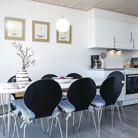 Four-bedroom In בית נופש